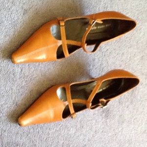 Women's dress shoes